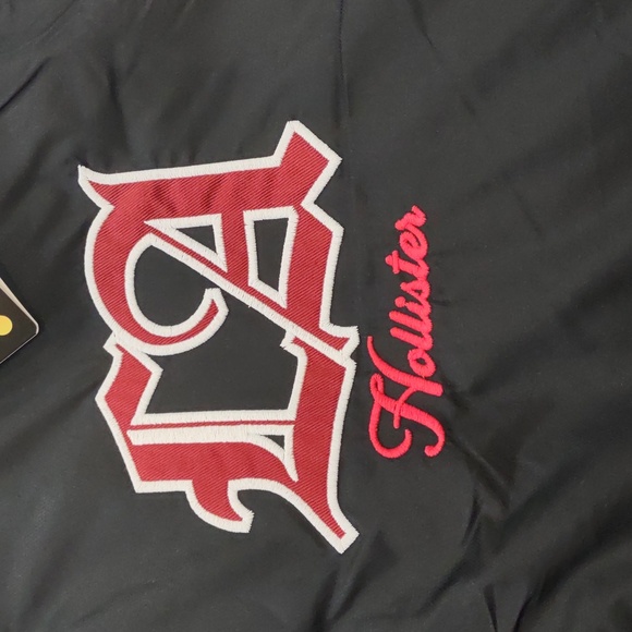HOLLISTER COZY VARSITY JACKET. - Picture 7 of 17